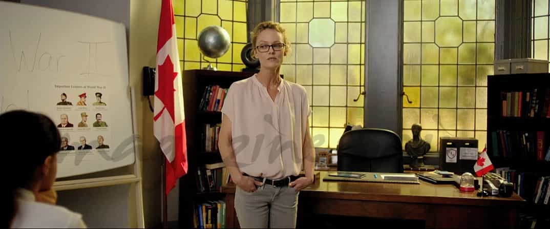 Vanessa Paradis en yoga hosers