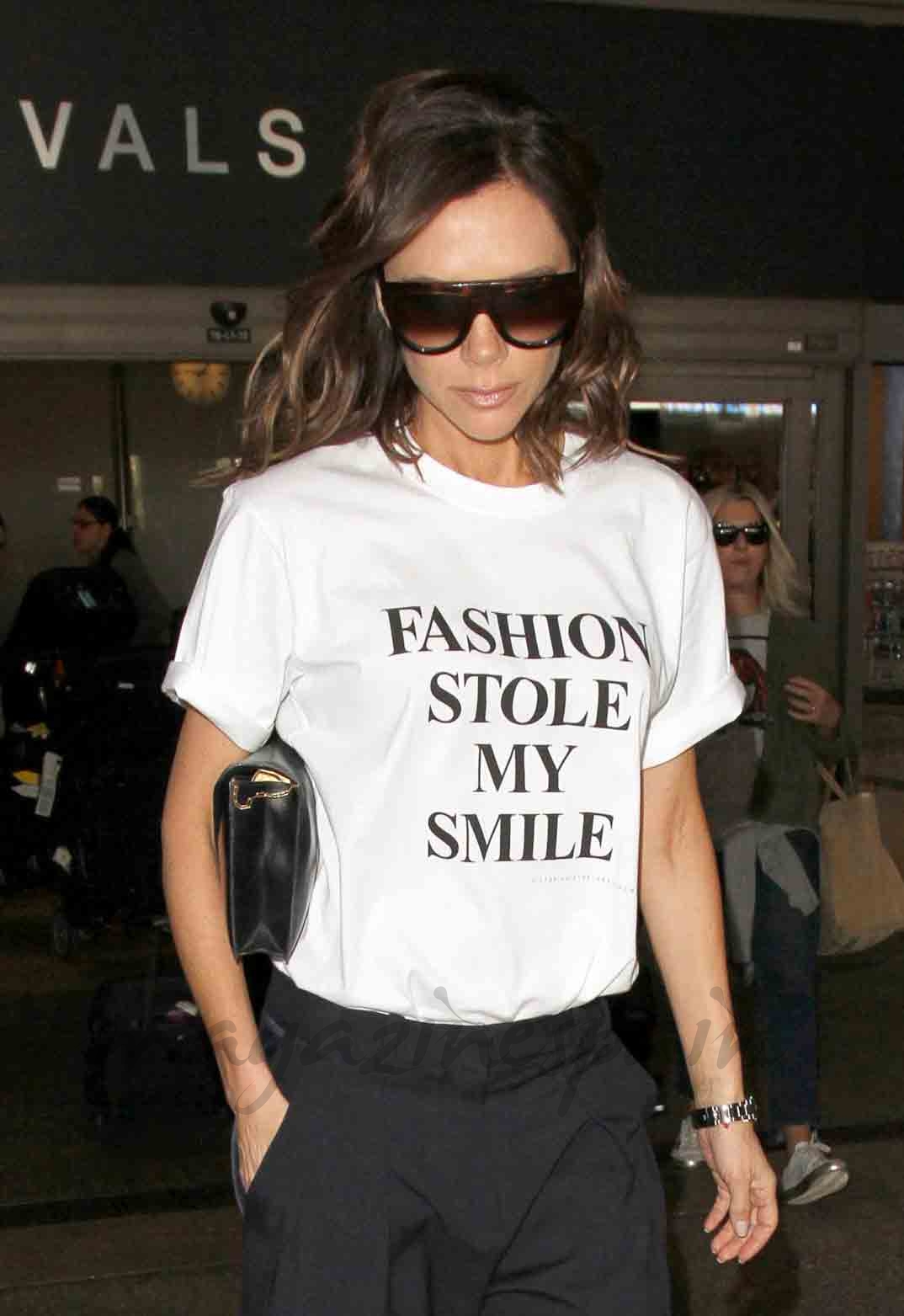 victoria beckham pierde la sonrisa