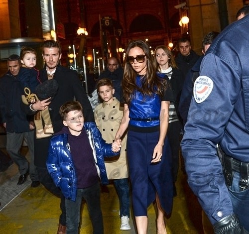 David Beckham, Victoria y sus hijos escoltados en París