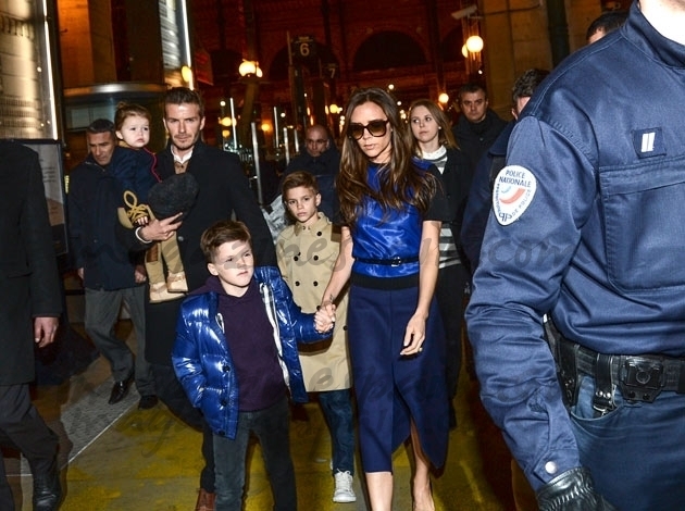 David Beckham, Victoria y sus hijos escoltados en París