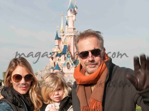 Kevin Costner en Disney con su familia