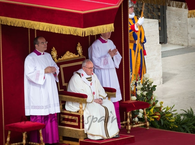 Trono Papa Francisco