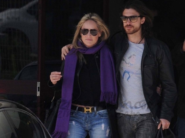 Sharon Stone y su novio Martin en Portugal