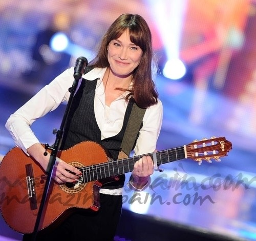 Carla Bruni, presenta su último trabajo