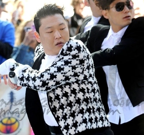 PSY se convierte en personaje ilustre