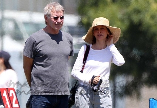 Harrison Ford y Calista Flockhart como dos reporteros