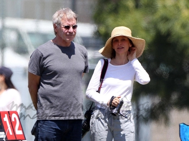 Harrison Ford y Calista Flockhart como dos reporteros