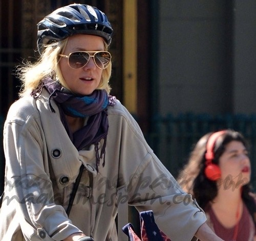 Naomi Watts una experta ciclista