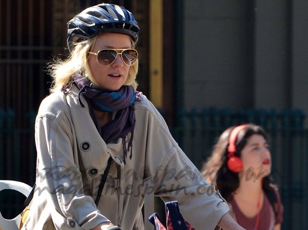 Naomi Watts una experta ciclista