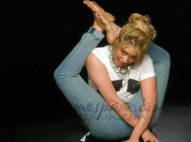 Shakira contorsionista