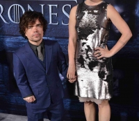 Peter Dinklage y su esposa Erica Schmidt