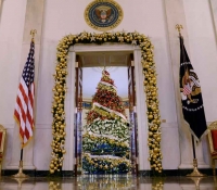 casa blanca en navidad