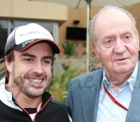 rey-juan-carlos-con-fernando-alonso-en-bahrain