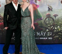 johnny-depp-y-mia-wasikowska-1