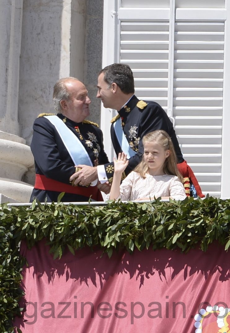 don juan carlos felicita a felipe vI en presencia de la princesa leonor junio 2014