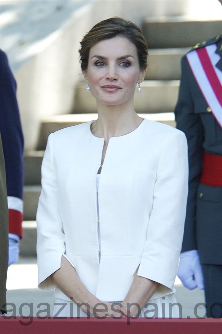 reina letizia dia de las fuerzas armadas junio 2015