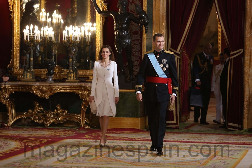 reyes de espana llegan a la recepcion junio 2014