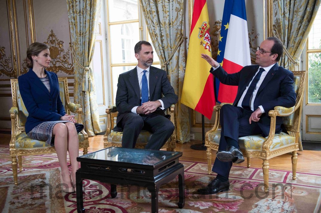 felipe y letizia con el presidente hollande en visita oficial a francia marzo 2015