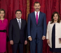 reyes de espana reciben al presidente de honduras octubre 2014