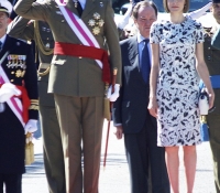 reyes de espana presiden el el palacio de la zarzuela la jura anual de a bandera mayo 2015