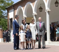 reyes de espana con juan carlos y sofia en la comunion de leonor mayo 2015