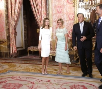 reyes de espana reciben al presidente de panama y su esposa