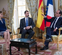 felipe y letizia con el presidente hollande en visita oficial a francia marzo 2015