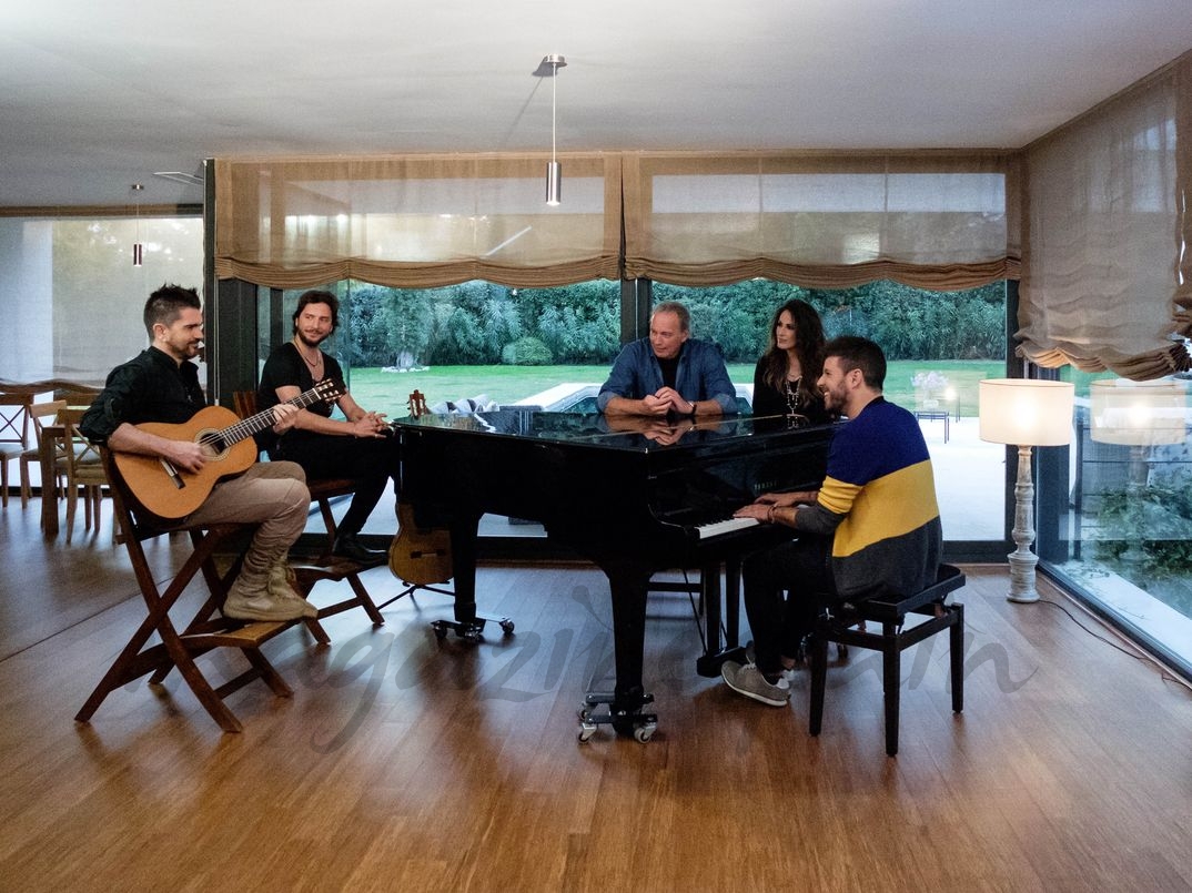 Juanes, Manuel Carrasco, Malú y Pablo López con Bertín Osborne - © Mediaset