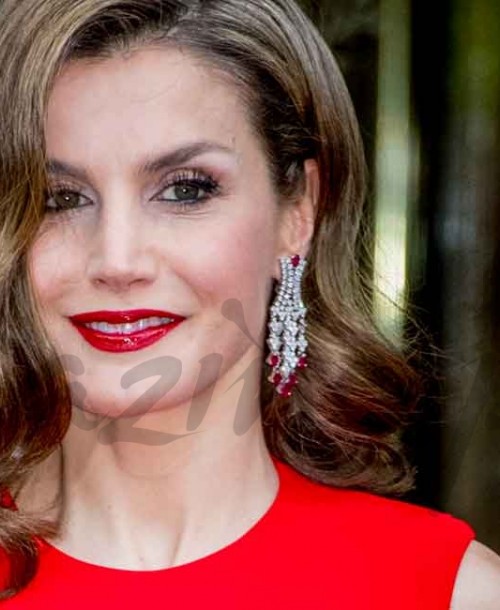 La reina Letizia elegida la mejor vestida del año