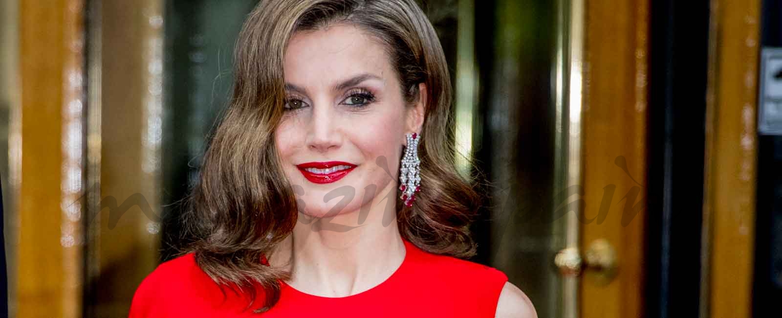 La reina Letizia elegida la mejor vestida del año