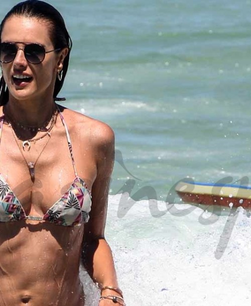 Alessandra Ambrosio, una mamá 10