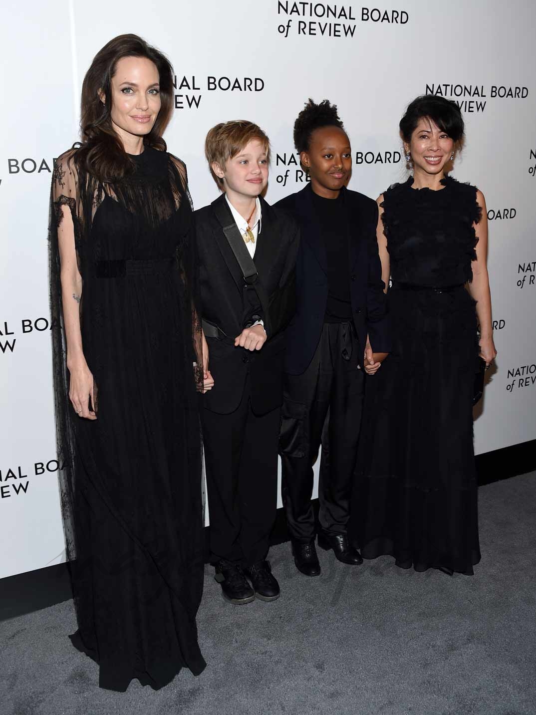 Angelina Jolie, Shiloh Jolie-Pitt, Zahara Jolie-Pitt y Loung Ung