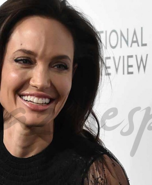 Angelina Jolie vuelve a sonreír