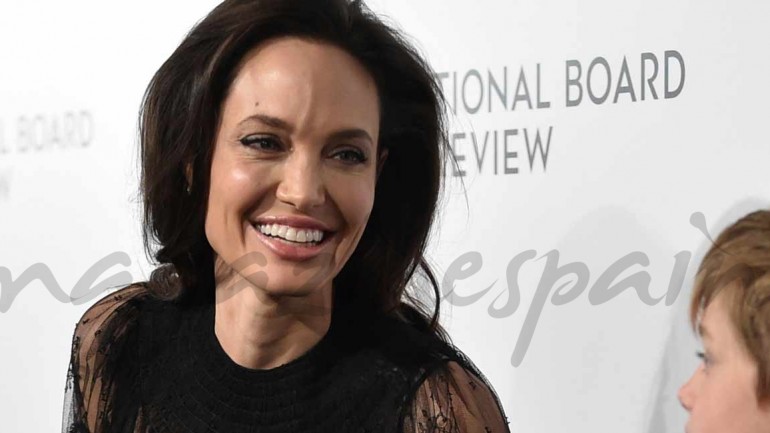 Angelina Jolie vuelve a sonreír