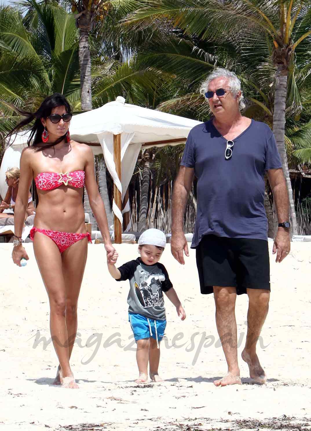 Flavio Briatore y Elisabetta Gregoraci en Kenia con su hijo Nathan Falco