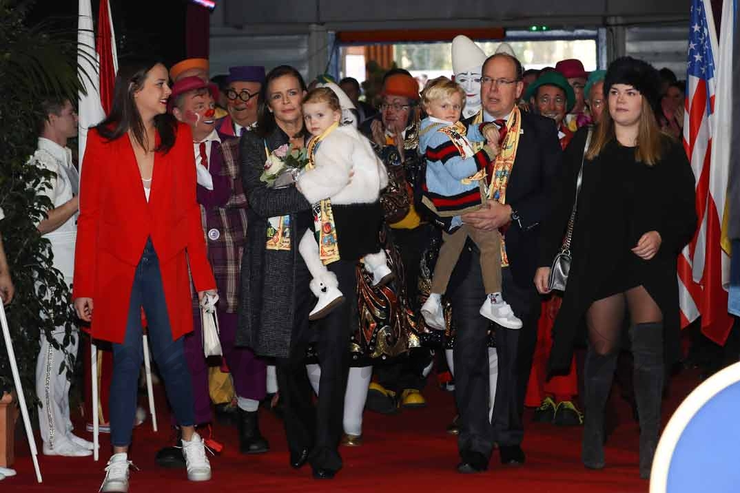 Pauline Ducruet, Princesa Estefanía, Camille Gottlieb y el Príncipe Alberto con los pequeños Jacques y Gabriella de Mónaco