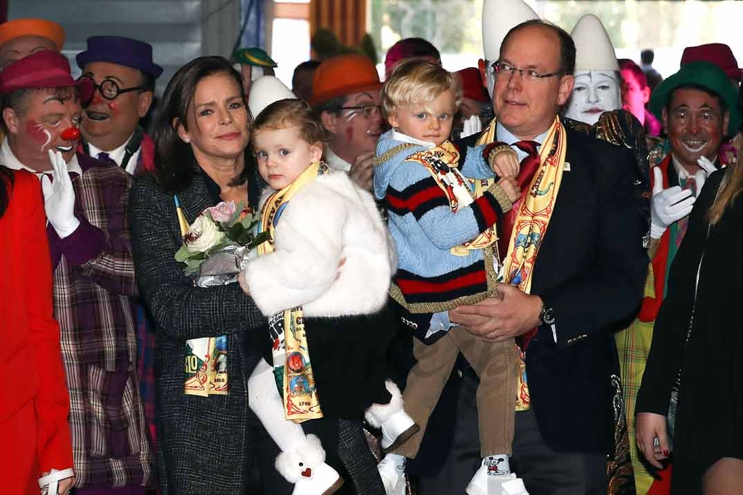 Princesa Estefanía y el Príncipe Alberto con los pequeños Jacques y Gabriella de Mónaco