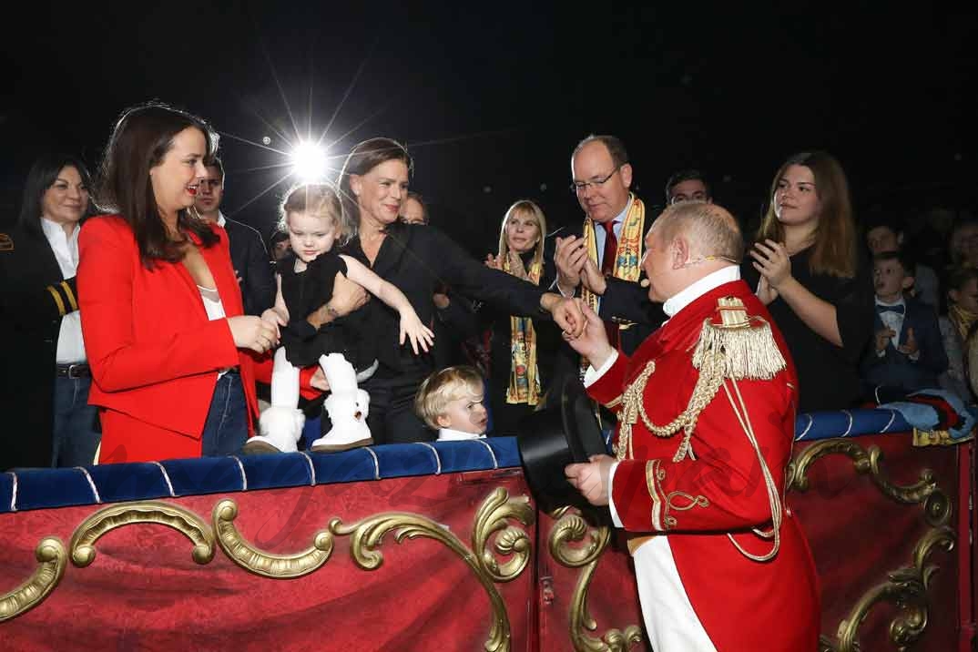 Pauline Ducruet, Princesa Estefanía, Camille Gottlieb y el Príncipe Alberto con los pequeños Jacques y Gabriella de Mónaco