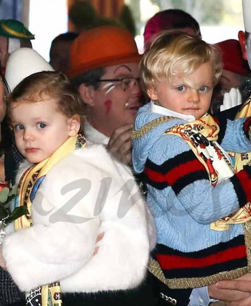 Jacques y Gabriella de Mónaco se divierten en el circo