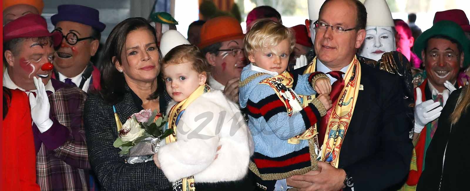 Princesa Estefanía y el Príncipe Alberto con los pequeños Jacques y Gabriella de Mónaco