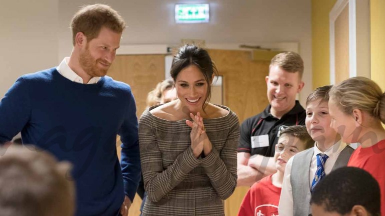 El príncipe Harry y Meghan Markle conquistan Gales