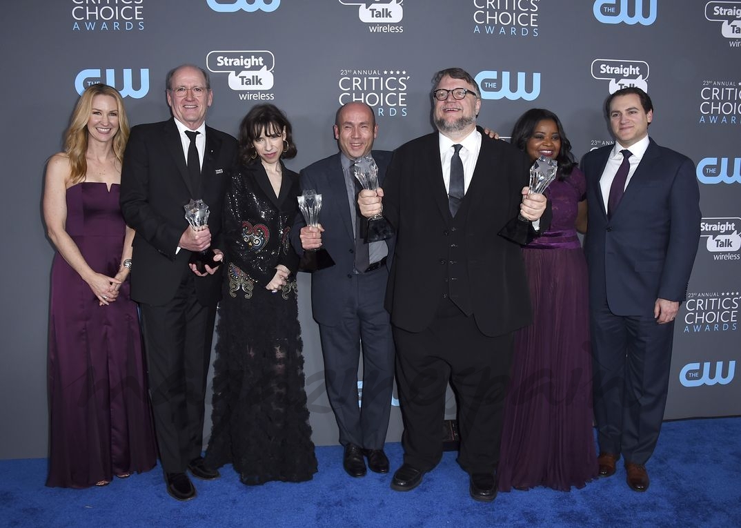 Guillermo del Toro y el equipo de "La forma del agua"