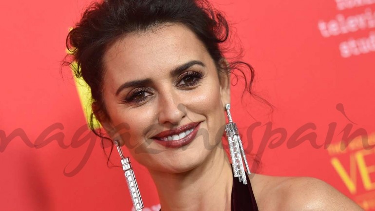 Penélope Cruz espectacular en el estreno de «The Assassination of Gianni Versace: American Crime Story»
