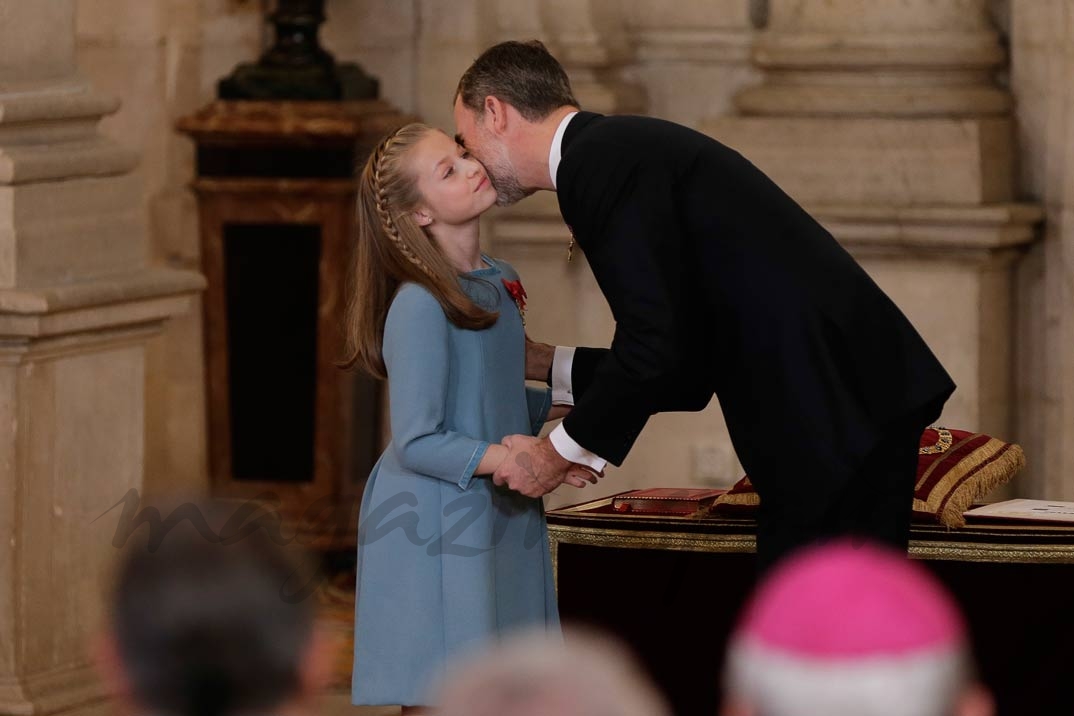 Princesa Leonor junto al Rey Felipe VI