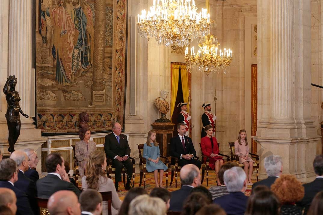 Reina Sofia, Rey Juan Carlos, Rey Felipe, Reina Letizia, princesa Leonor e infanta Sofía