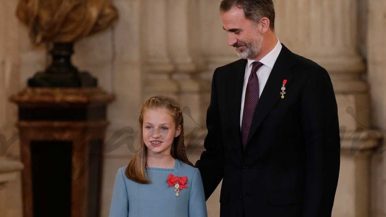Con motivo de su 50 cumpleaños, el rey Felipe VI impone el Toisón de Oro a la princesa Leonor