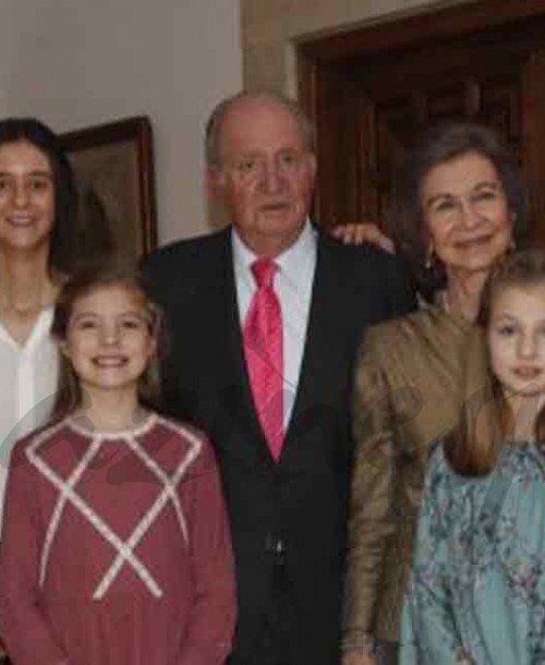 Foto de familia con motivo del 80 cumpleaños del rey Juan Carlos