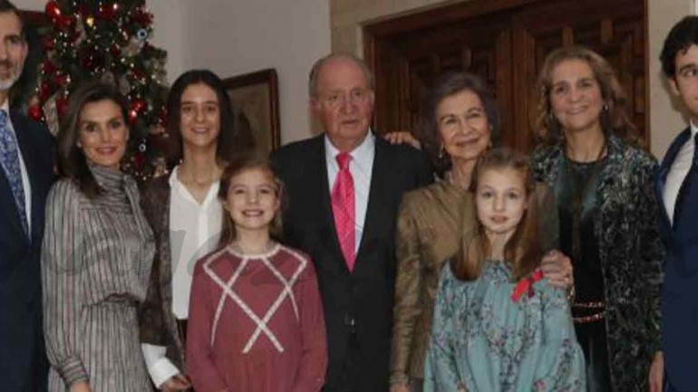 Foto de familia con motivo del 80 cumpleaños del rey Juan Carlos