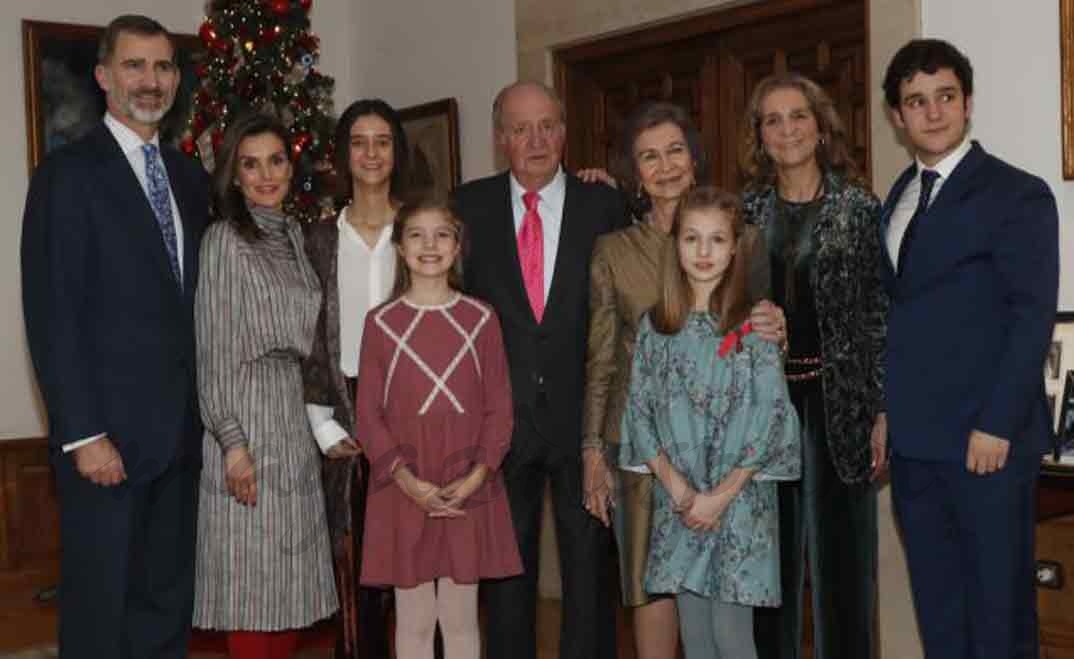 SS.MM. los Reyes, SS.MM. los Reyes Don Juan Carlos y Doña Sofía, SS.AA.RR. la Princesa de Asturias, la Infanta Doña Sofía y la Infanta Doña Elena con Doña Victoria Federica y Don Felipe Juan @ Casa S.M. El Rey