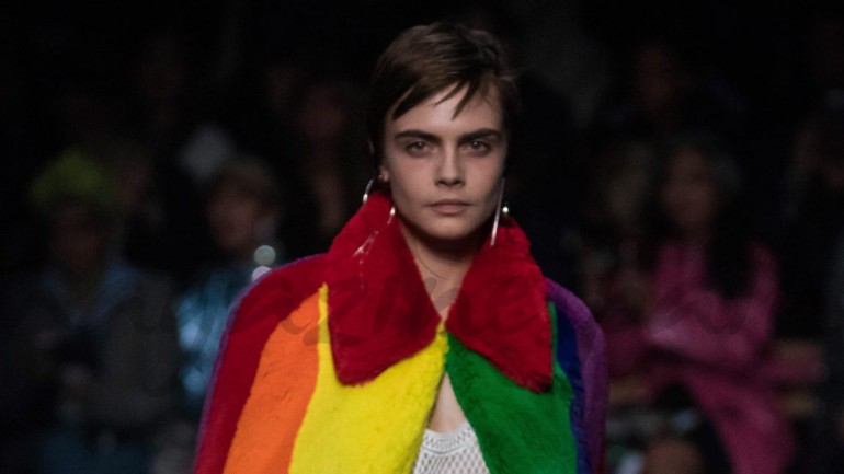 Cara Delevingne vuelve a las pasarelas de la mano de Burberry